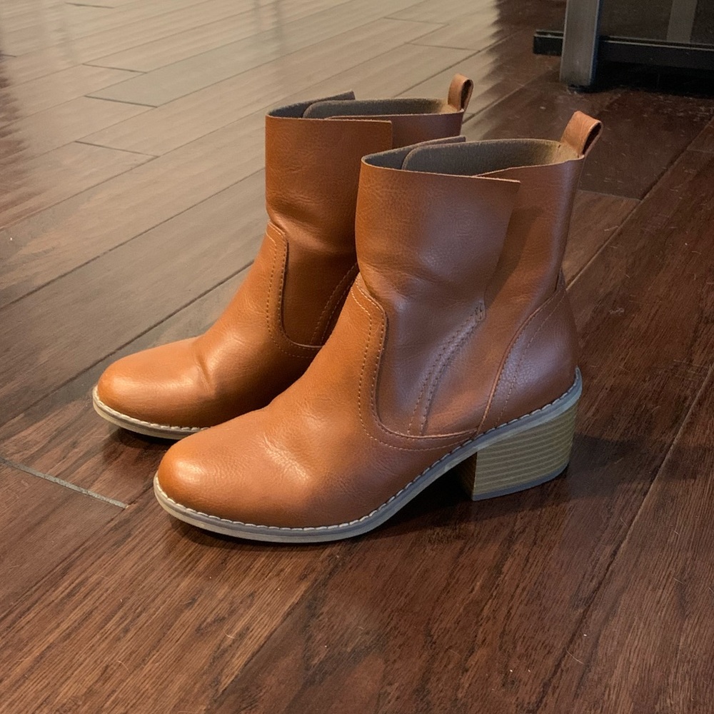 Mossimo Cognac Block Heel Pull-On Boots Size 7